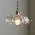 Szklana lampa wisząca w stylu industrialnym